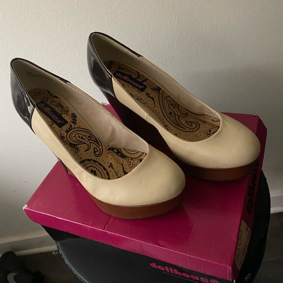 Shoes - Picture 2 of 3